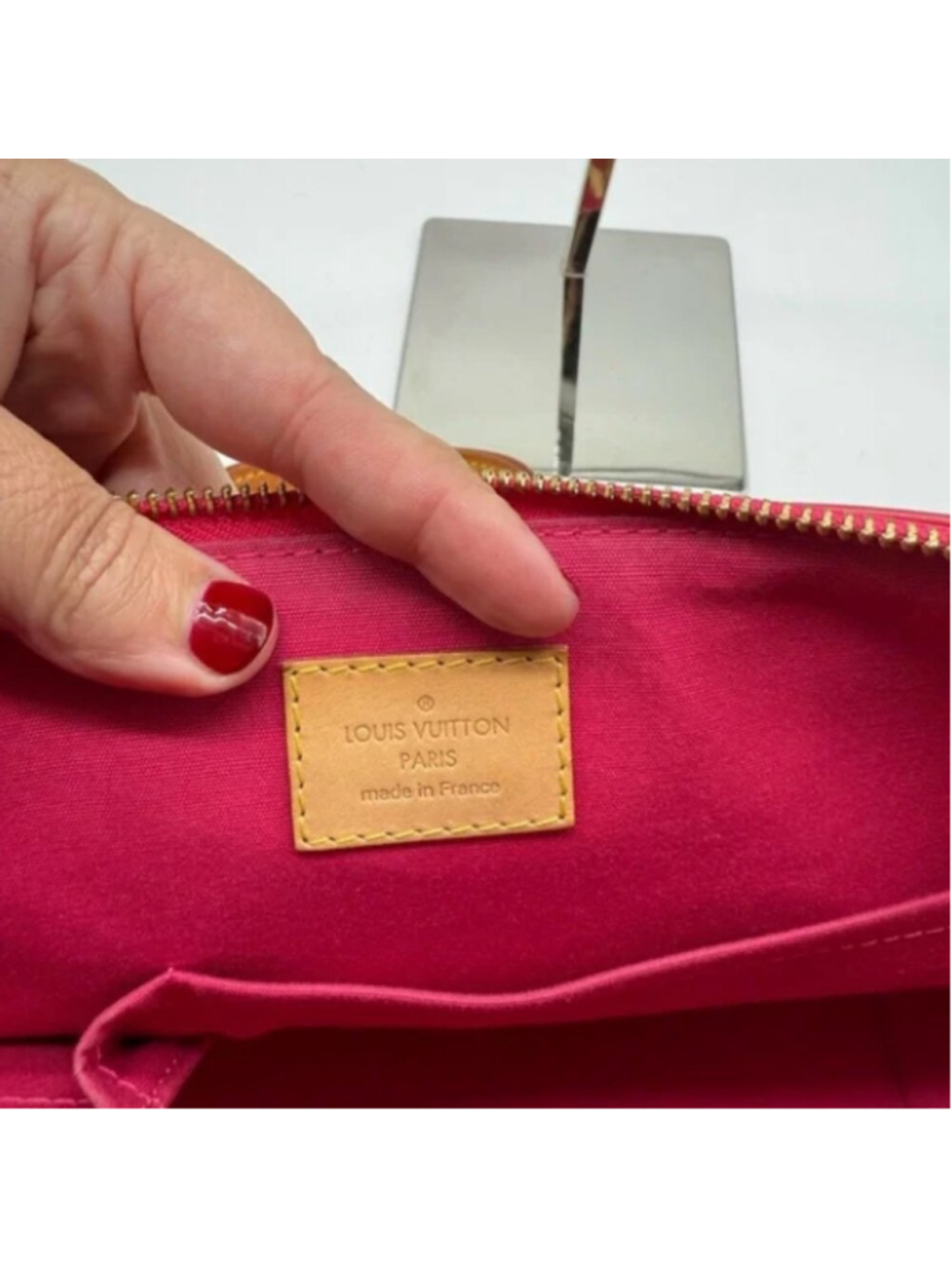 EUC Authenticated Louis Vuitton Monogram Vernis Bellevue PM - Picture 10 of 15
